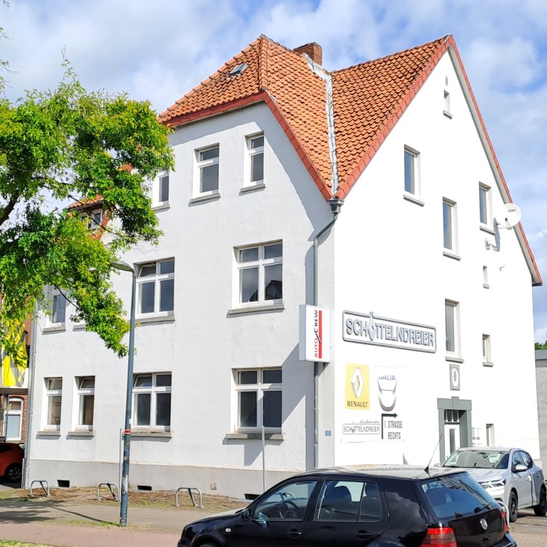 Bückeburg Stadt, 4 Z K B im 2. OG ( DG ) neu renoviert !